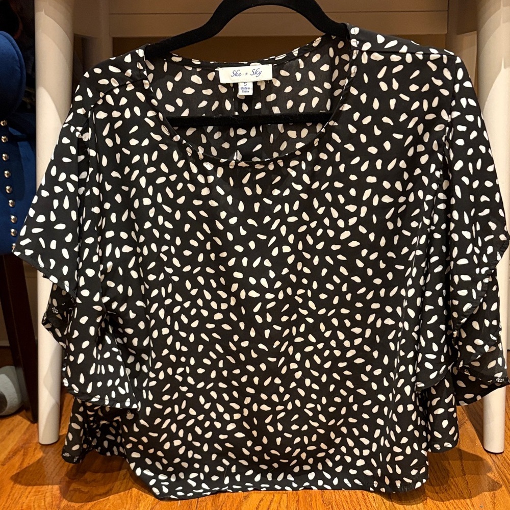 She + Sky Black and White Patterned Blouse